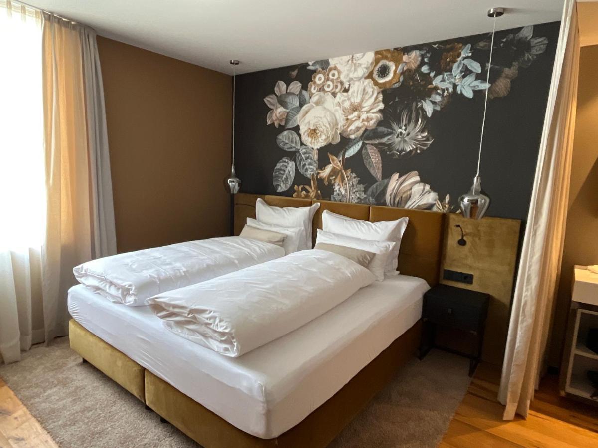 Boutiquehotel Burg Adenbach & Alter Weinbau バート・ノイェンアール・アールヴァイラー エクステリア 写真
