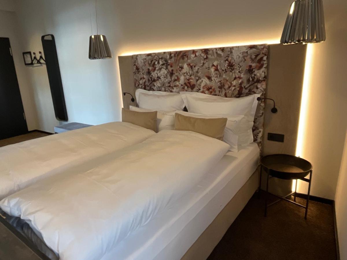 Boutiquehotel Burg Adenbach & Alter Weinbau バート・ノイェンアール・アールヴァイラー エクステリア 写真