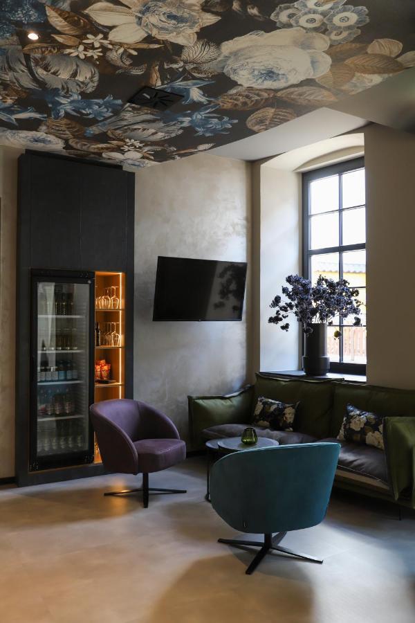 Boutiquehotel Burg Adenbach & Alter Weinbau バート・ノイェンアール・アールヴァイラー エクステリア 写真