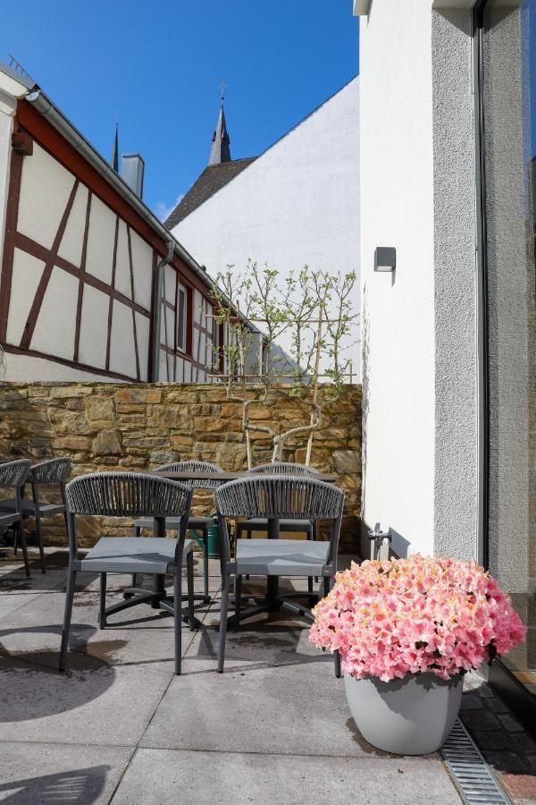 Boutiquehotel Burg Adenbach & Alter Weinbau バート・ノイェンアール・アールヴァイラー エクステリア 写真