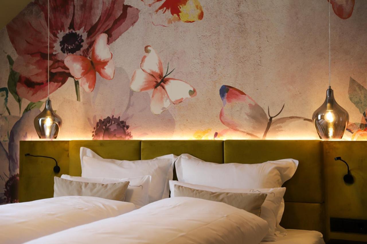 Boutiquehotel Burg Adenbach & Alter Weinbau バート・ノイェンアール・アールヴァイラー エクステリア 写真