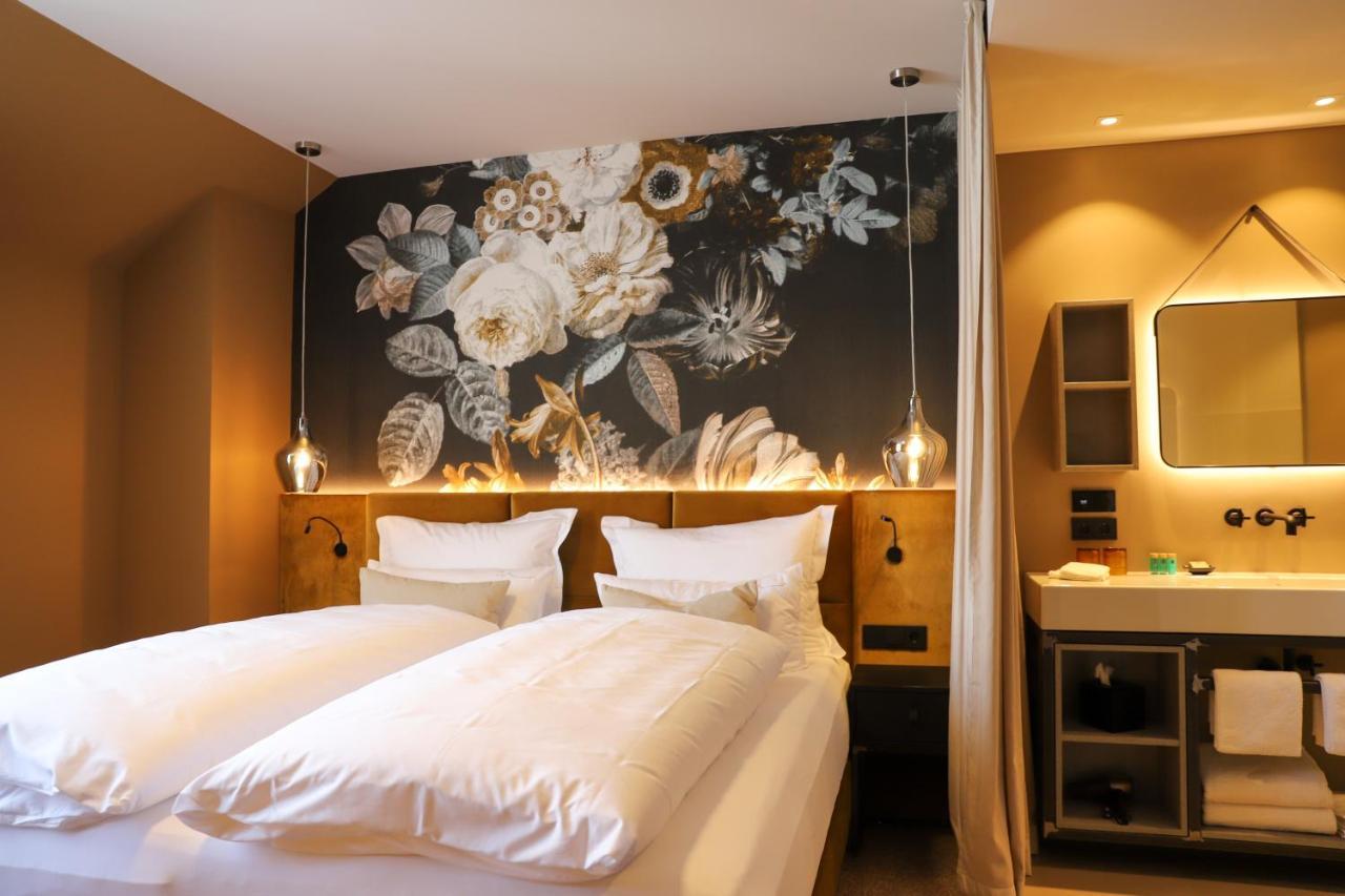 Boutiquehotel Burg Adenbach & Alter Weinbau バート・ノイェンアール・アールヴァイラー エクステリア 写真