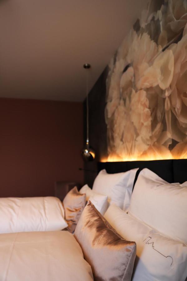 Boutiquehotel Burg Adenbach & Alter Weinbau バート・ノイェンアール・アールヴァイラー エクステリア 写真